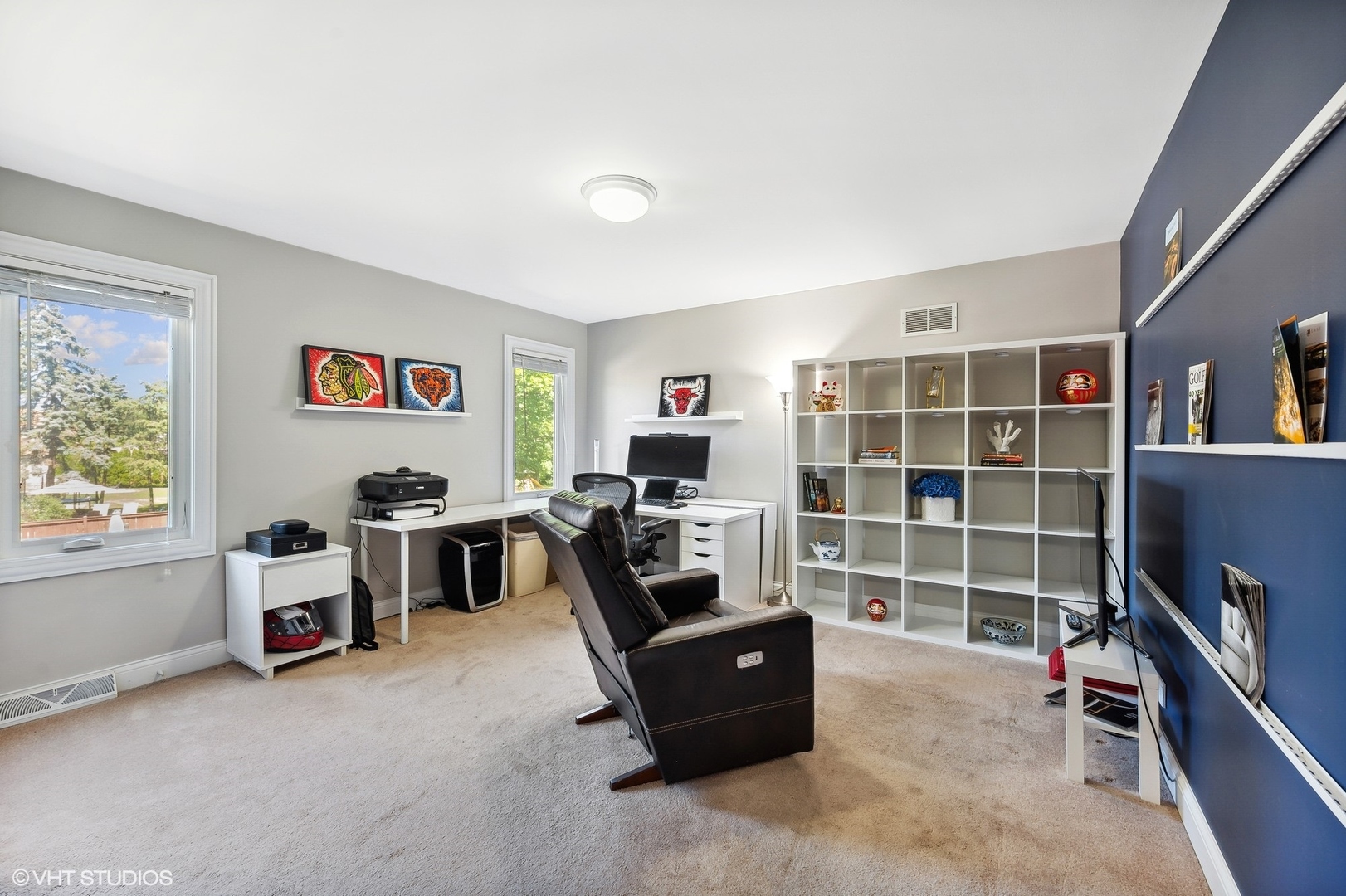 2736 Glenview Road Glenview, IL 60025 - Photo 19 of 31 a living room with furniture and a flat screen tv
