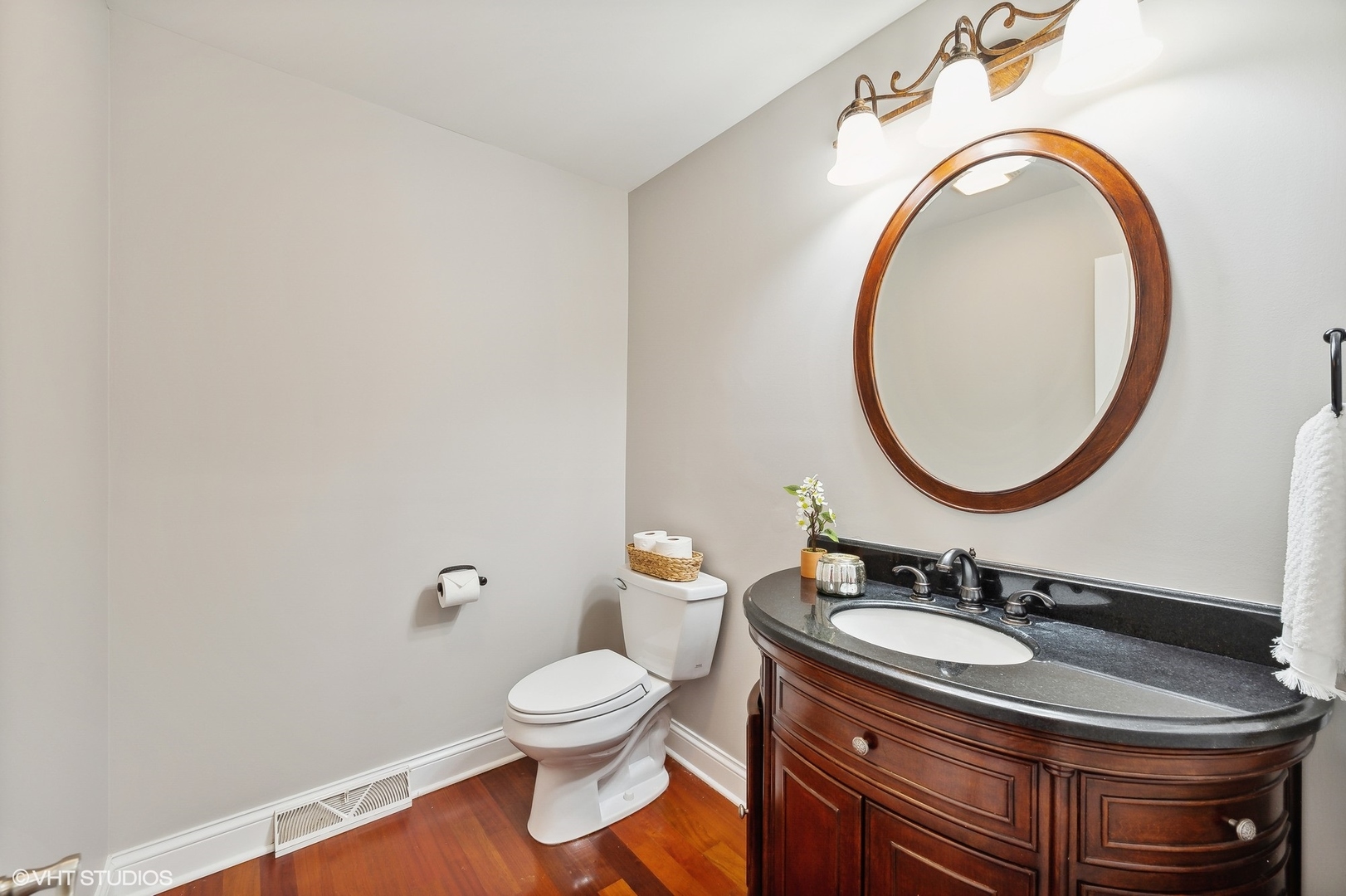 2736 Glenview Road Glenview, IL 60025 - Photo 10 of 31 a bathroom with a sink and a mirror