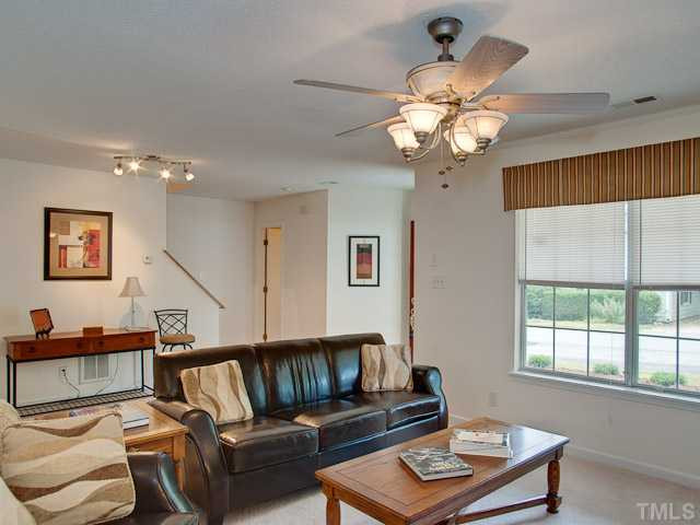 516 High Ridge Drive Durham, NC 27707 - Photo 2 of 12 Den/Family/Great Room