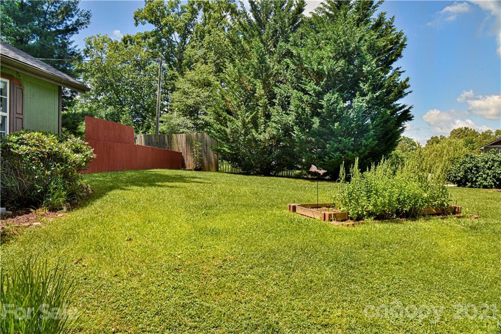 30 Ballard Road, Unit 2 Weaverville, NC 28787 - Photo 5 of 23 Gallery Image 5