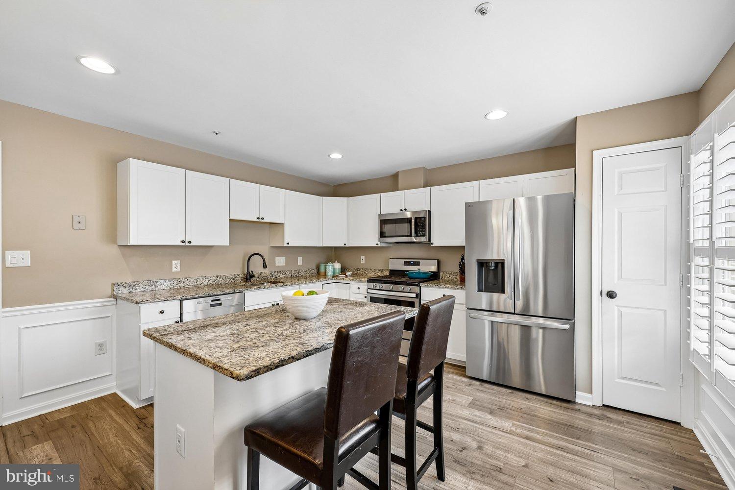 211 Ridgepoint Place Gaithersburg, MD 20878 - Photo 14 of 61 Kitchen with stainless steel appliances