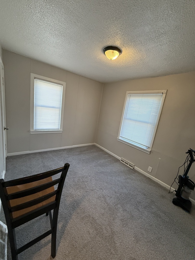 625 South Gordon Avenue Kankakee, IL 60901 - Photo 6 of 15 a room with a window