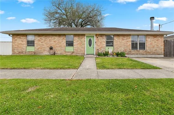 $220,000 | 3312 Volpe Drive, Chalmette, LA 70043