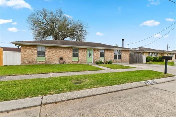 $220,000 | 3312 Volpe Drive, Chalmette, LA 70043