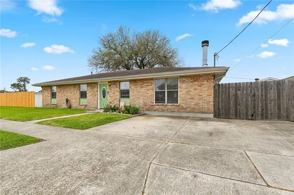 $220,000 | 3312 Volpe Drive, Chalmette, LA 70043