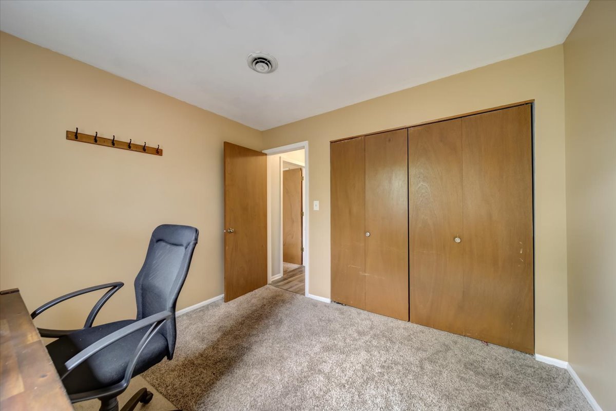 8325 High Point Circle, Unit A Darien, IL 60561 - Photo 25 of 42 a view of a room with gym equipment