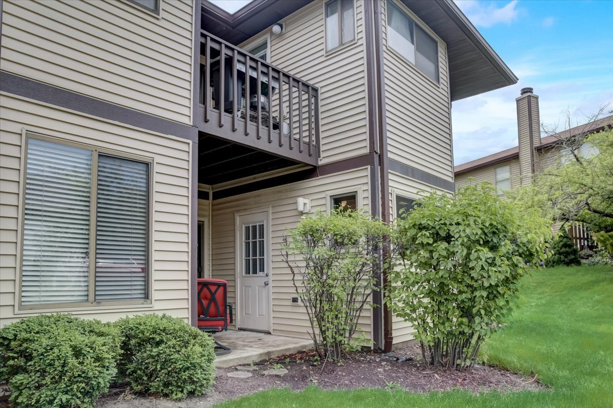 8325 High Point Circle, Unit A Darien, IL 60561 - Photo 29 of 42 a view of a house with backyard and garden