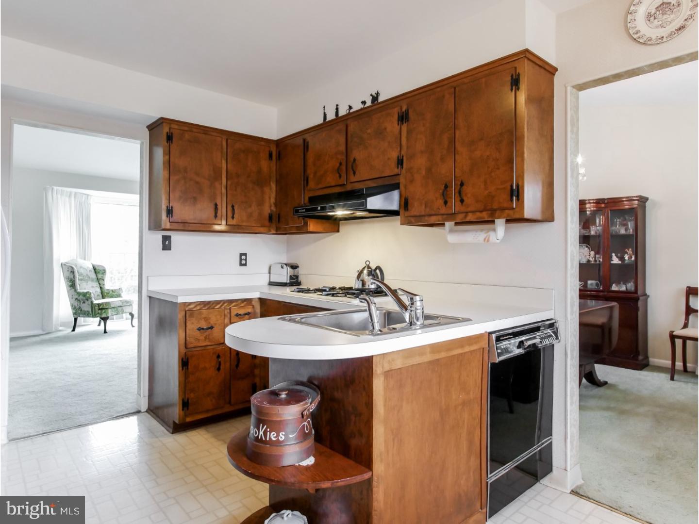 3813 Dorchester Road Philadelphia, PA 19154 - Photo 13 of 25 Kitchen