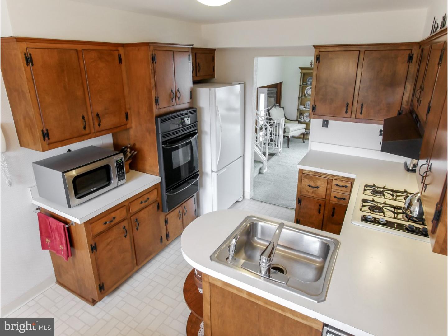 3813 Dorchester Road Philadelphia, PA 19154 - Photo 14 of 25 Kitchen
