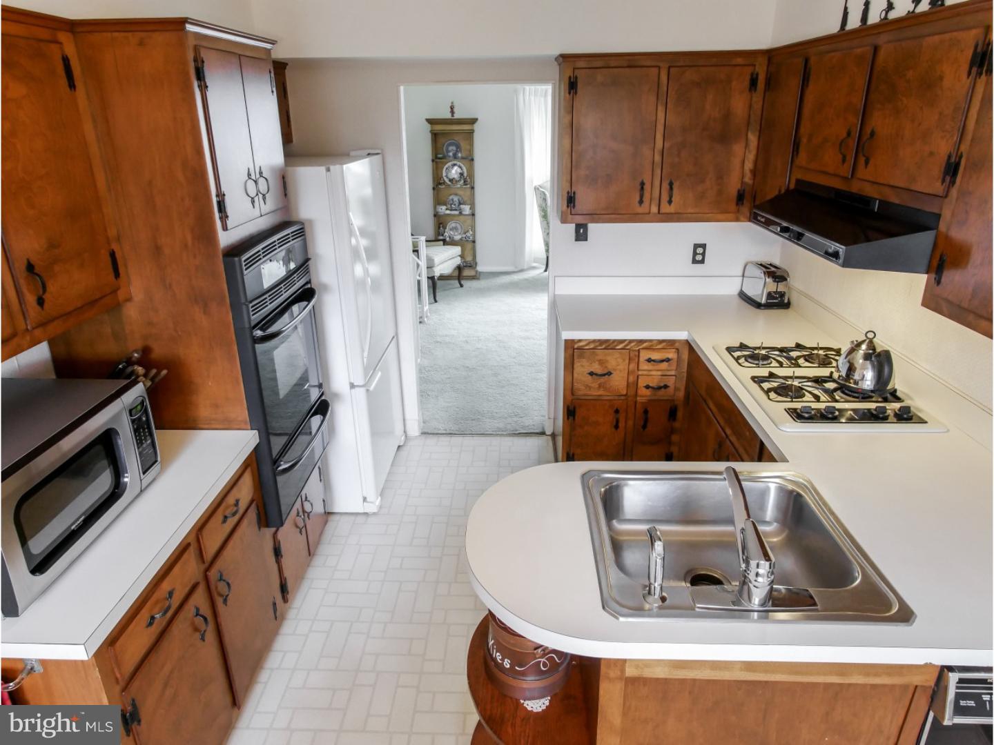 3813 Dorchester Road Philadelphia, PA 19154 - Photo 15 of 25 Kitchen