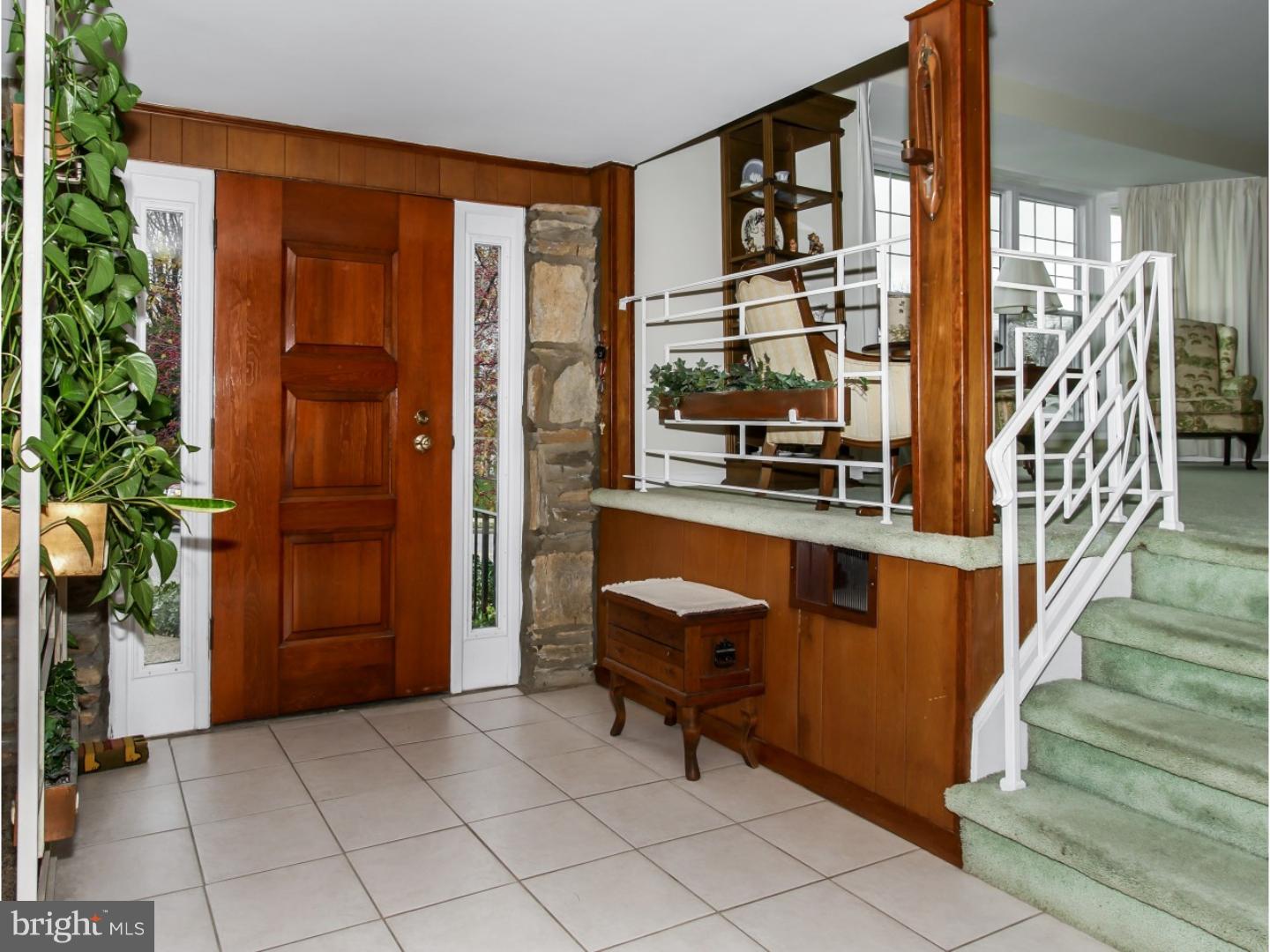 3813 Dorchester Road Philadelphia, PA 19154 - Photo 4 of 25 Foyer