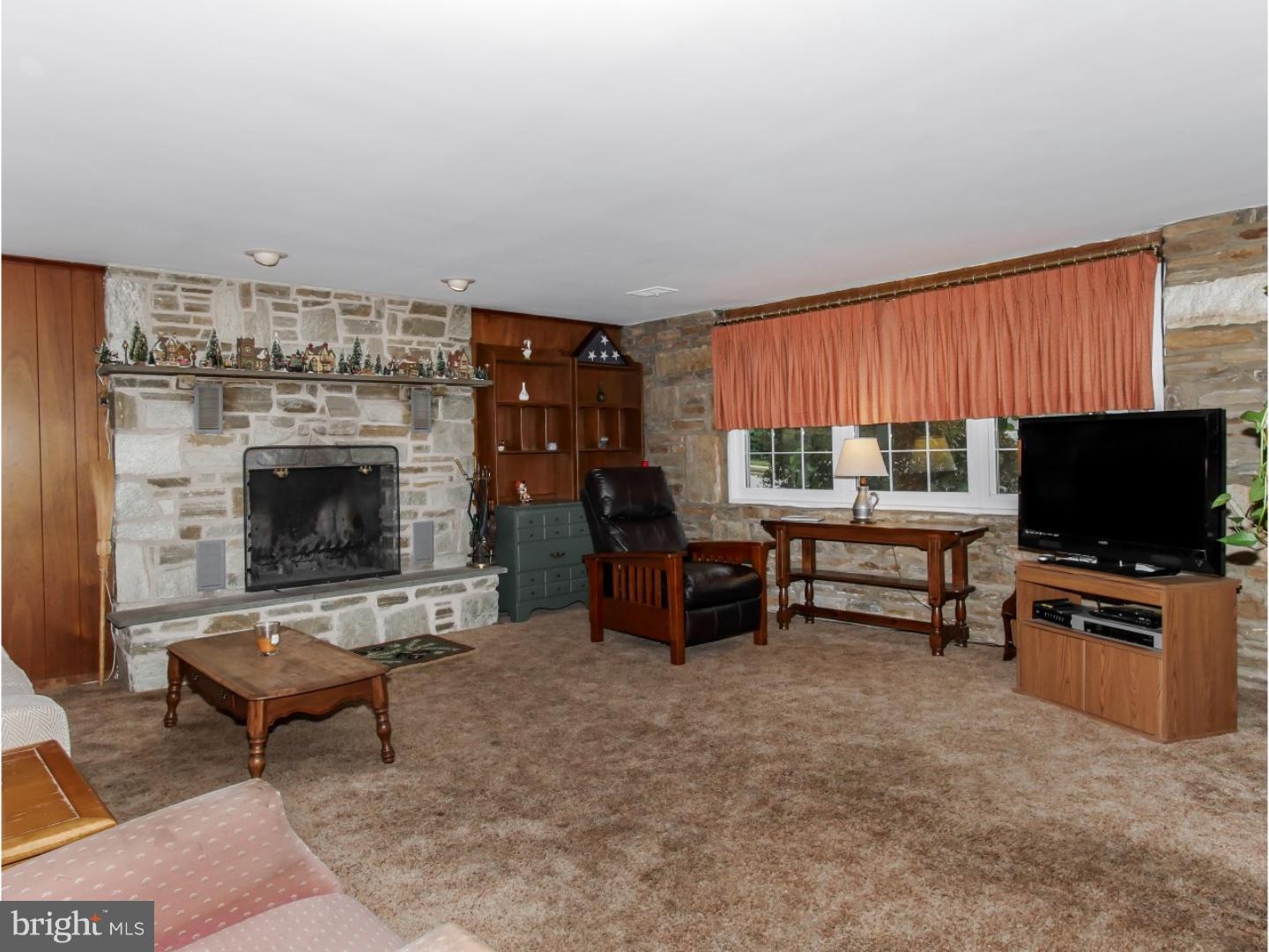 3813 Dorchester Road Philadelphia, PA 19154 - Photo 6 of 25 Family Room