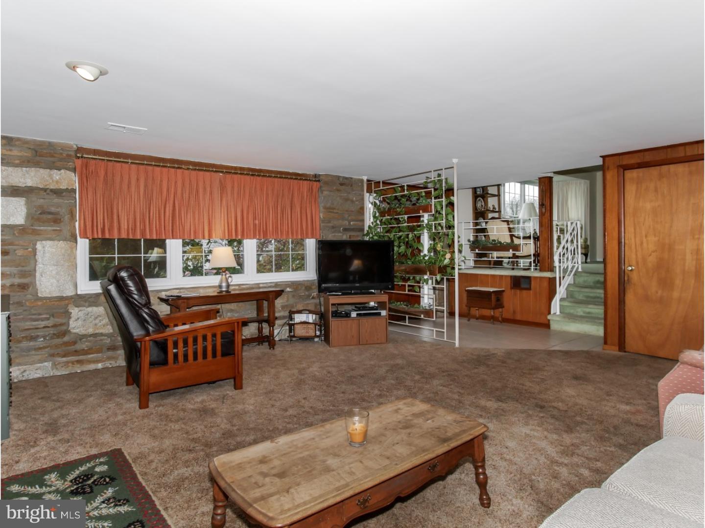 3813 Dorchester Road Philadelphia, PA 19154 - Photo 7 of 25 Family Room