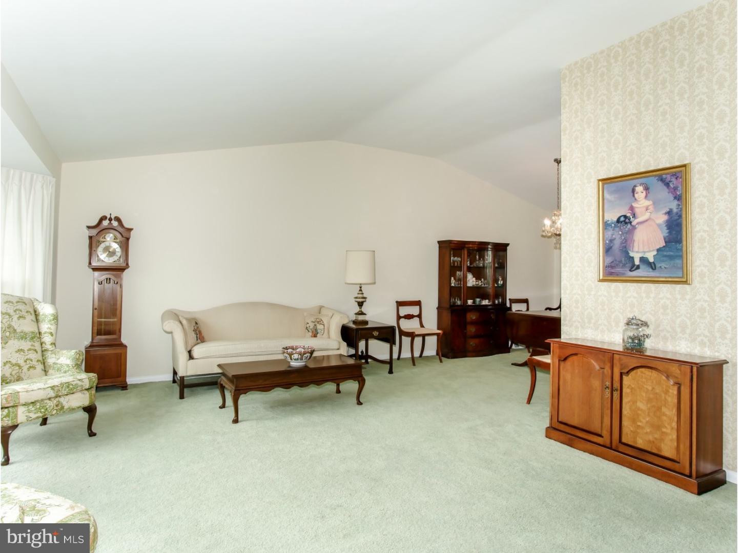 3813 Dorchester Road Philadelphia, PA 19154 - Photo 9 of 25 Living Room