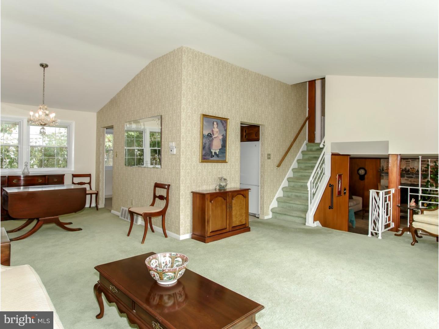 3813 Dorchester Road Philadelphia, PA 19154 - Photo 10 of 25 Living Room