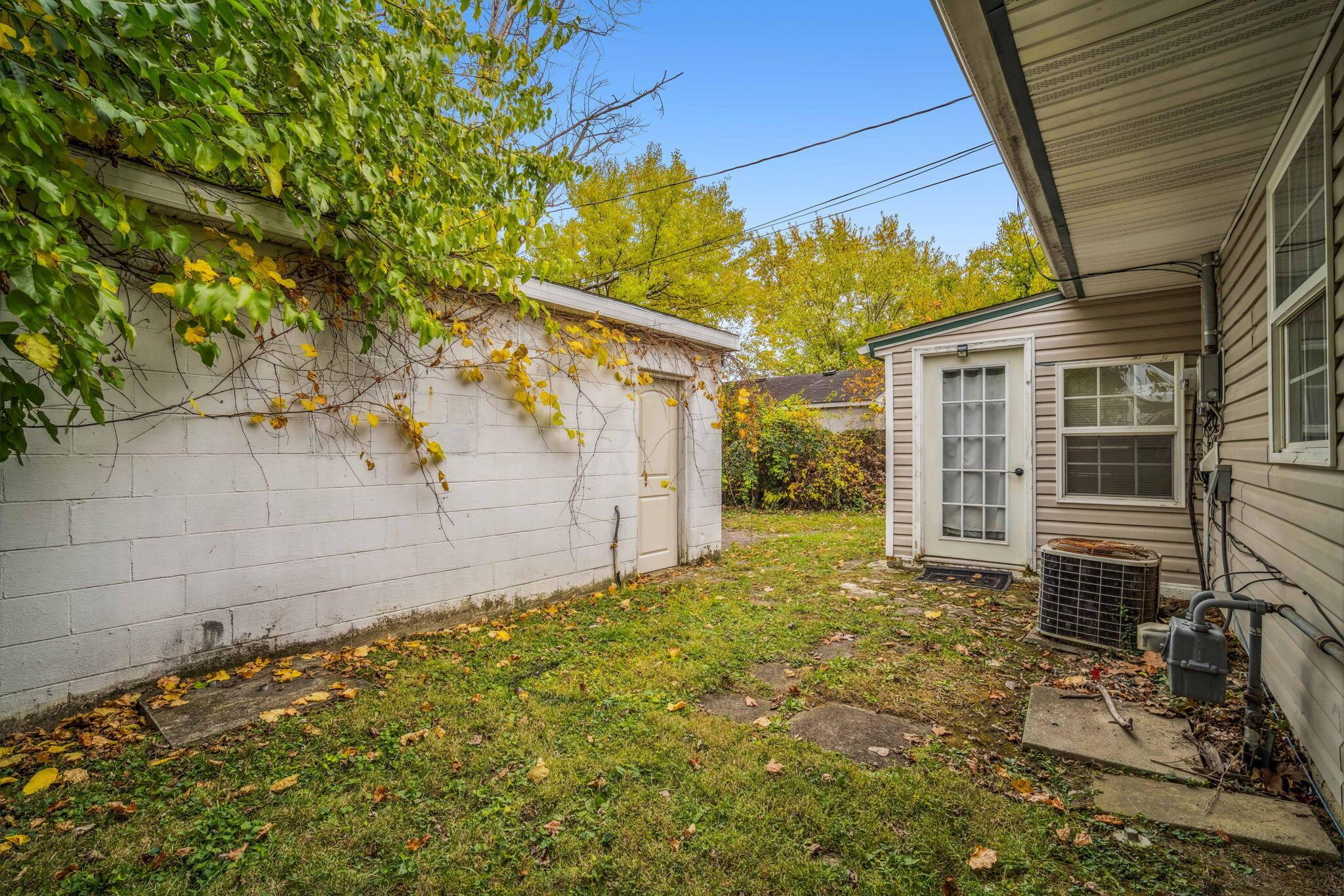 1158 South Hampton Road Columbus, OH 43227 - Photo 28 of 29 Backyard
