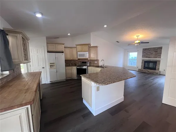 $2,750 | 9224 Sunflower Drive, Tampa, FL 33647