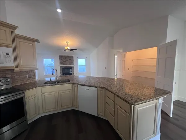 $2,750 | 9224 Sunflower Drive, Tampa, FL 33647