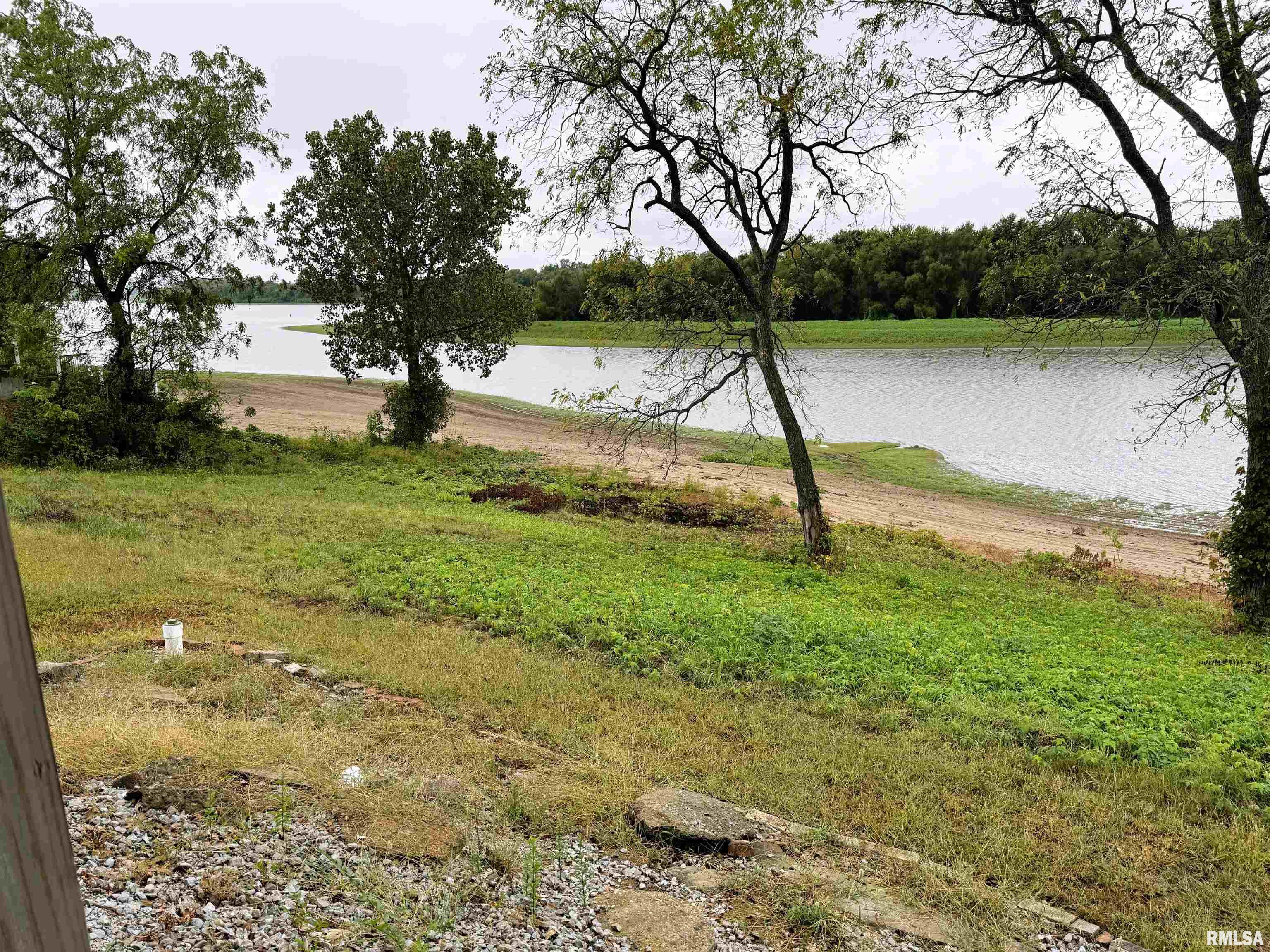 18498 Quiver Beach Road Havana, IL 62644 - Photo 3 of 13