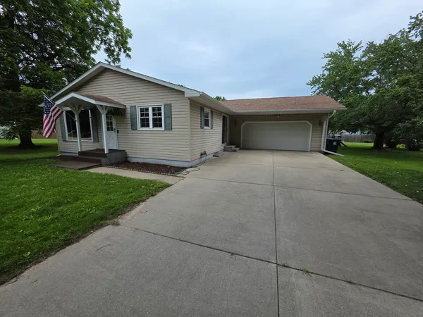 $169,900 | 611 East 7th Street, Rock Falls, IL 61071