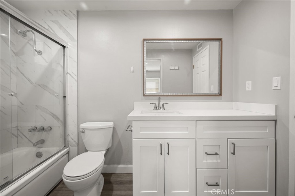1763 Kearney Avenue Simi Valley, CA 93065 - Photo 16 of 43 Primary Bathroom