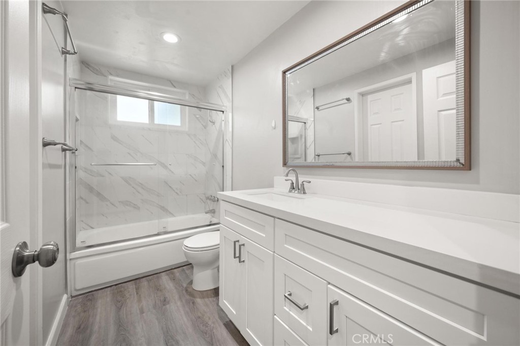 1763 Kearney Avenue Simi Valley, CA 93065 - Photo 17 of 43 Primary bathroom