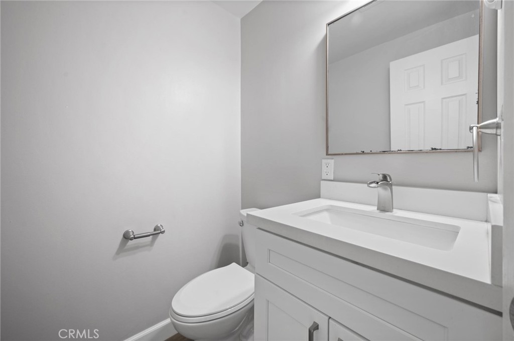 1763 Kearney Avenue Simi Valley, CA 93065 - Photo 24 of 43 Bedroom #1 half bath.