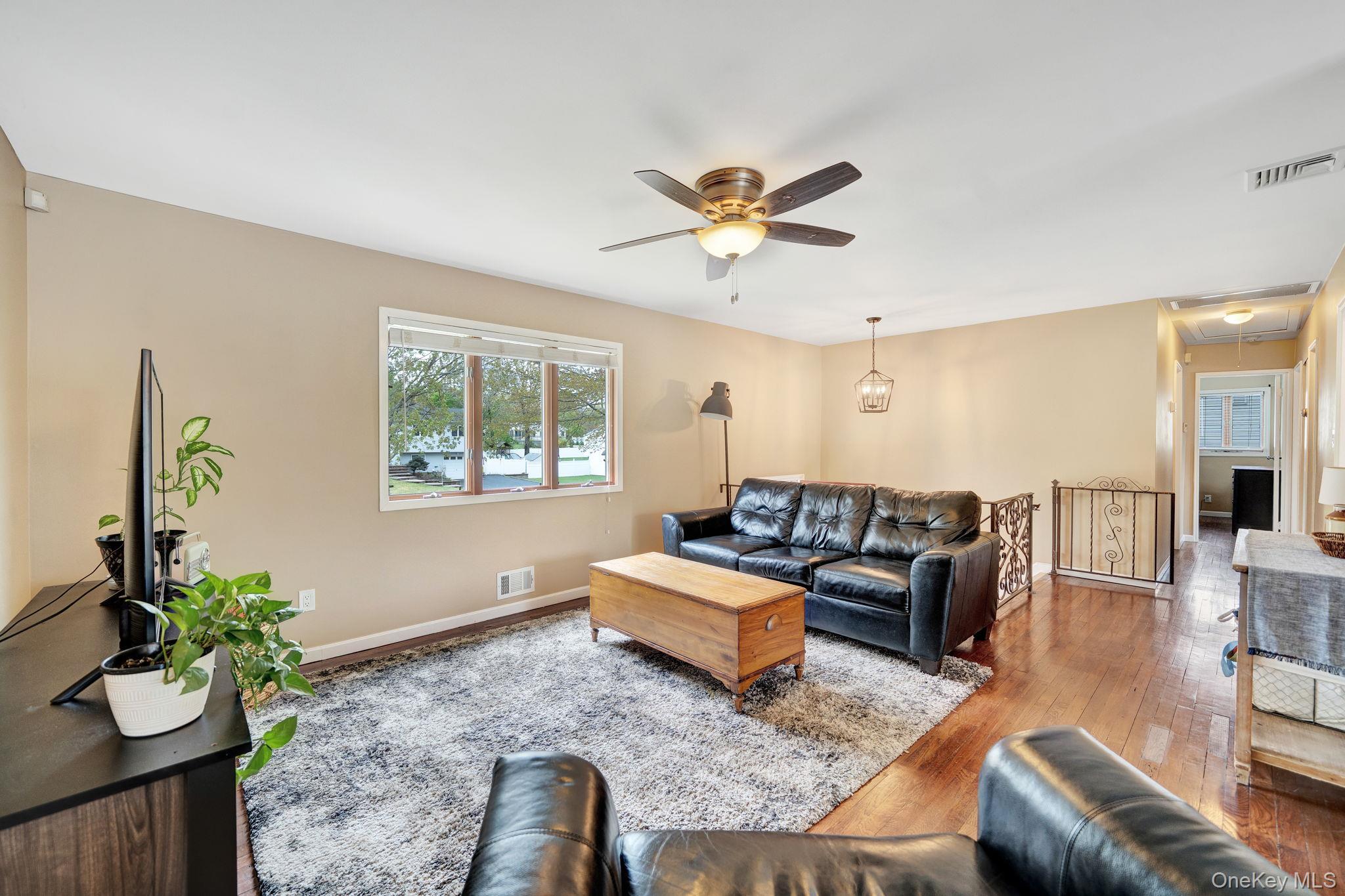 27 Pheasant Drive Commack, NY 11725 - Photo 11 of 33