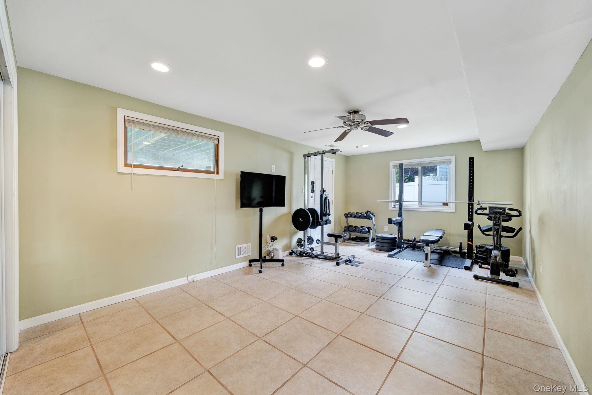 27 Pheasant Drive Commack, NY 11725 - Photo 18 of 33