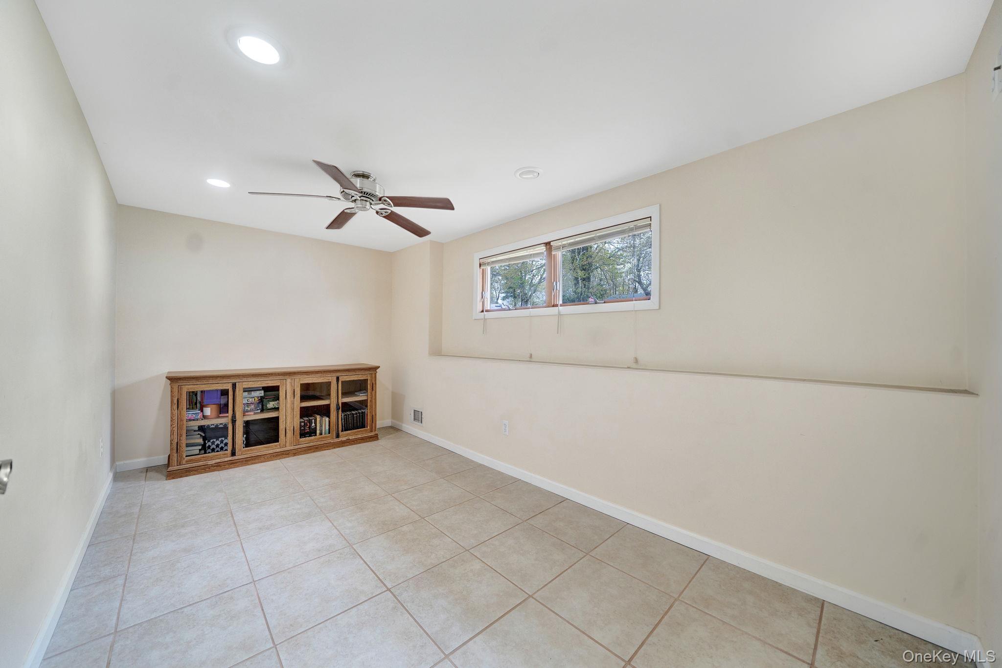 27 Pheasant Drive Commack, NY 11725 - Photo 19 of 33