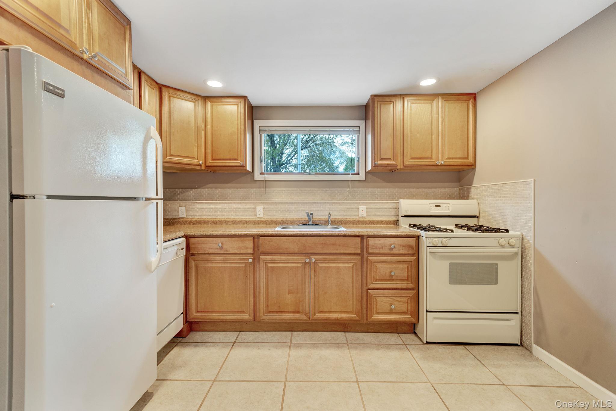 27 Pheasant Drive Commack, NY 11725 - Photo 20 of 33