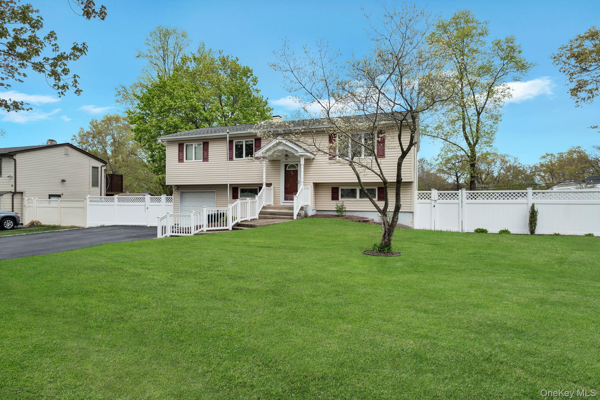 27 Pheasant Drive Commack, NY 11725 - Photo 2 of 33