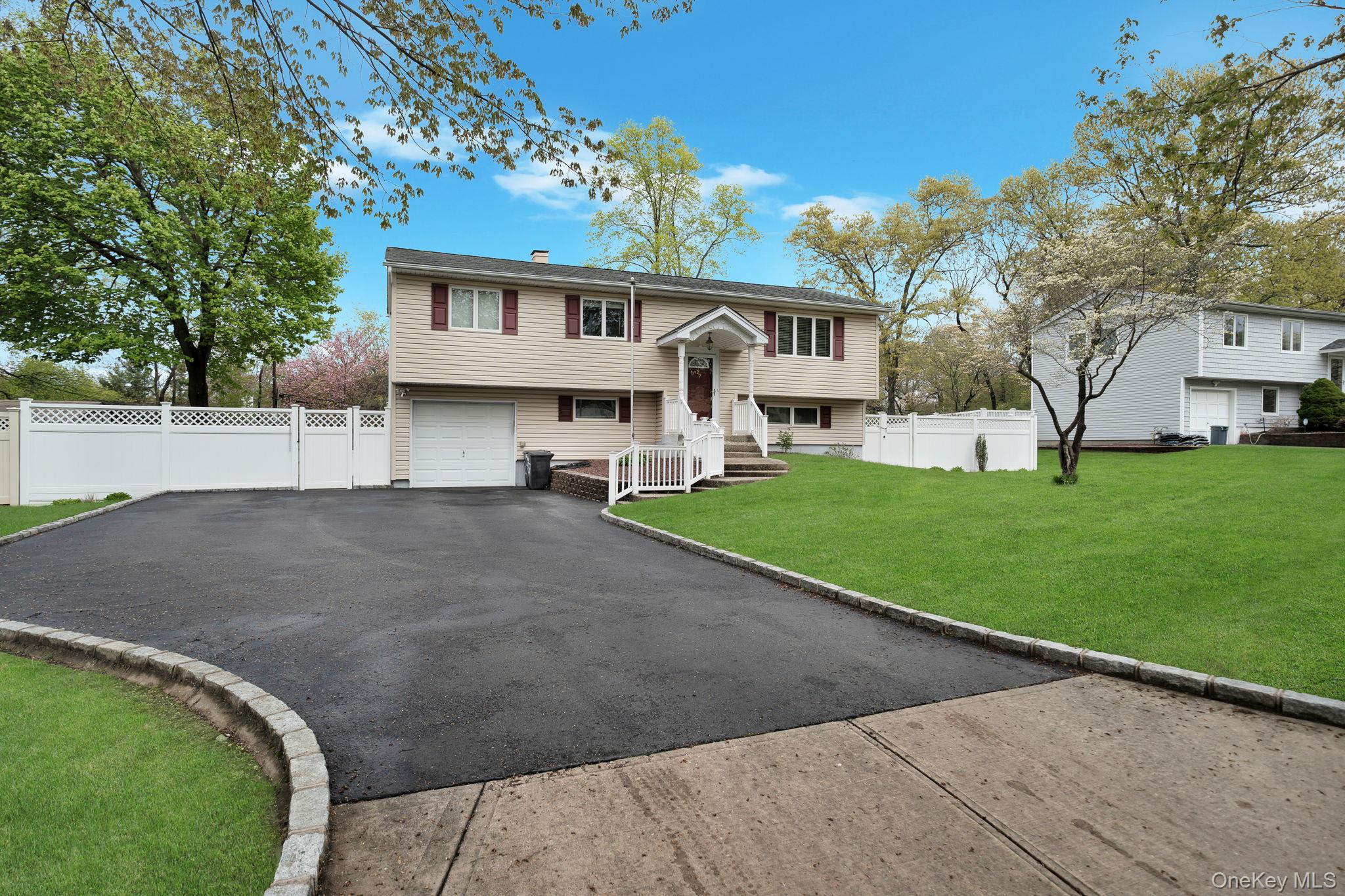 27 Pheasant Drive Commack, NY 11725 - Photo 3 of 33