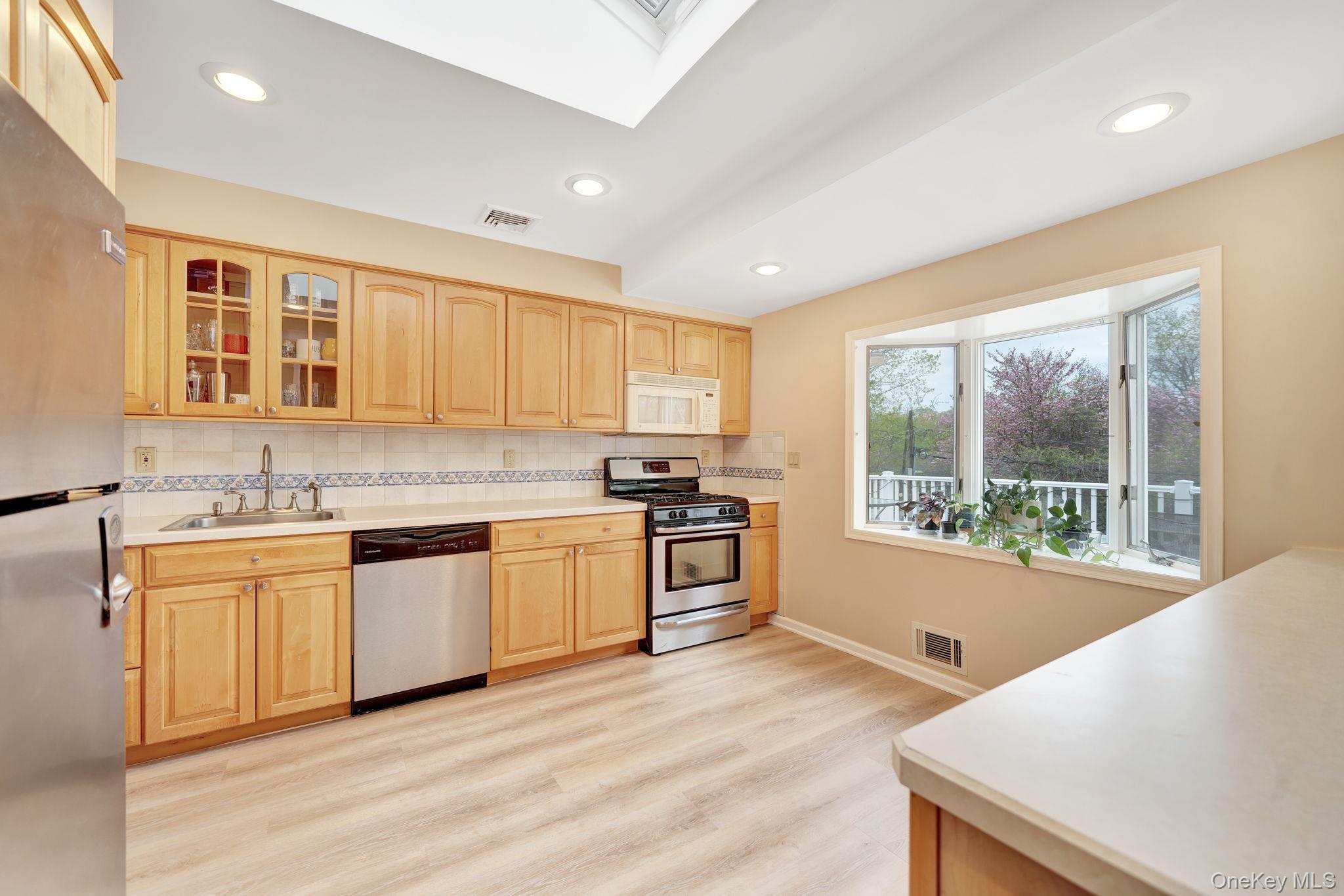 27 Pheasant Drive Commack, NY 11725 - Photo 5 of 33