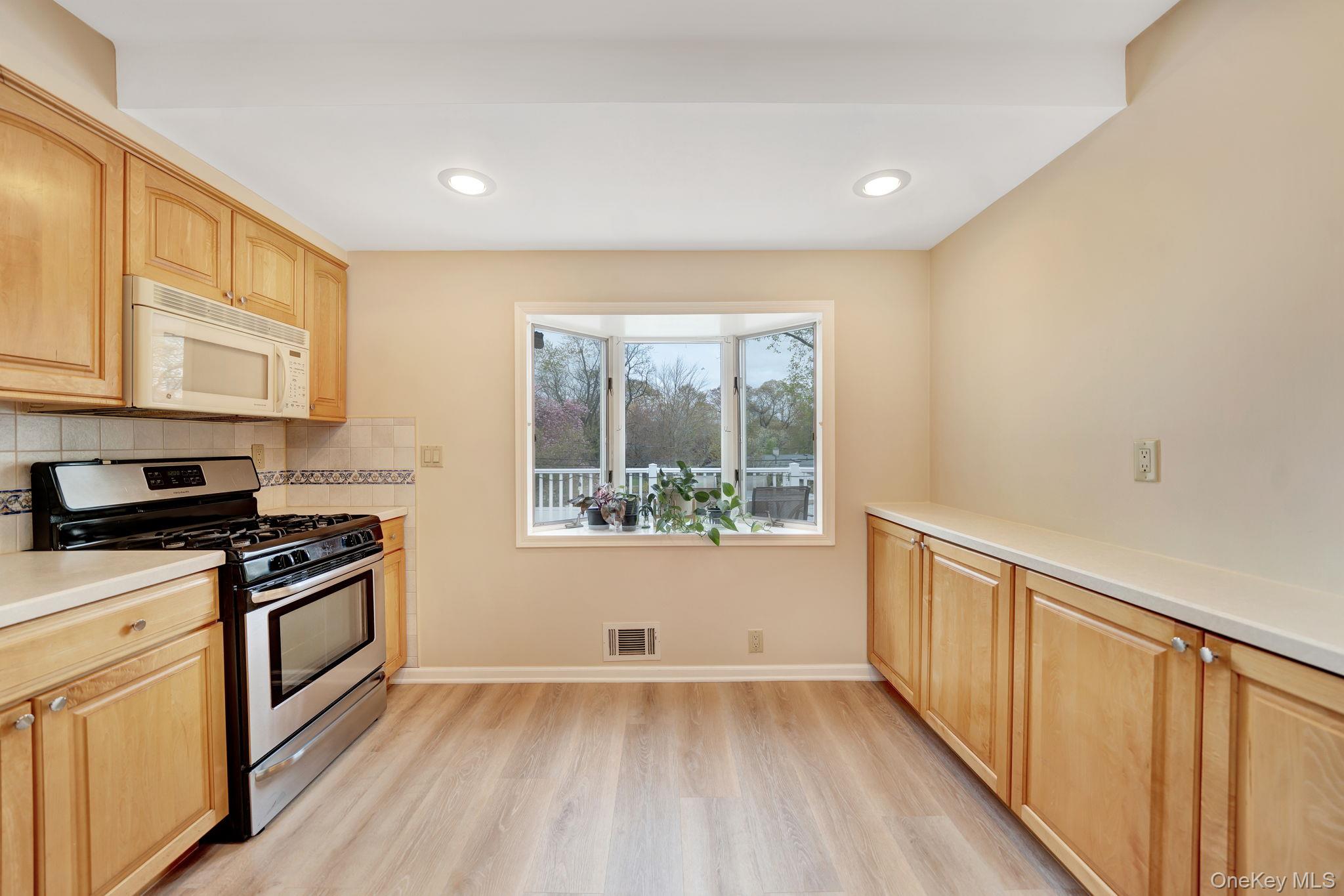 27 Pheasant Drive Commack, NY 11725 - Photo 6 of 33