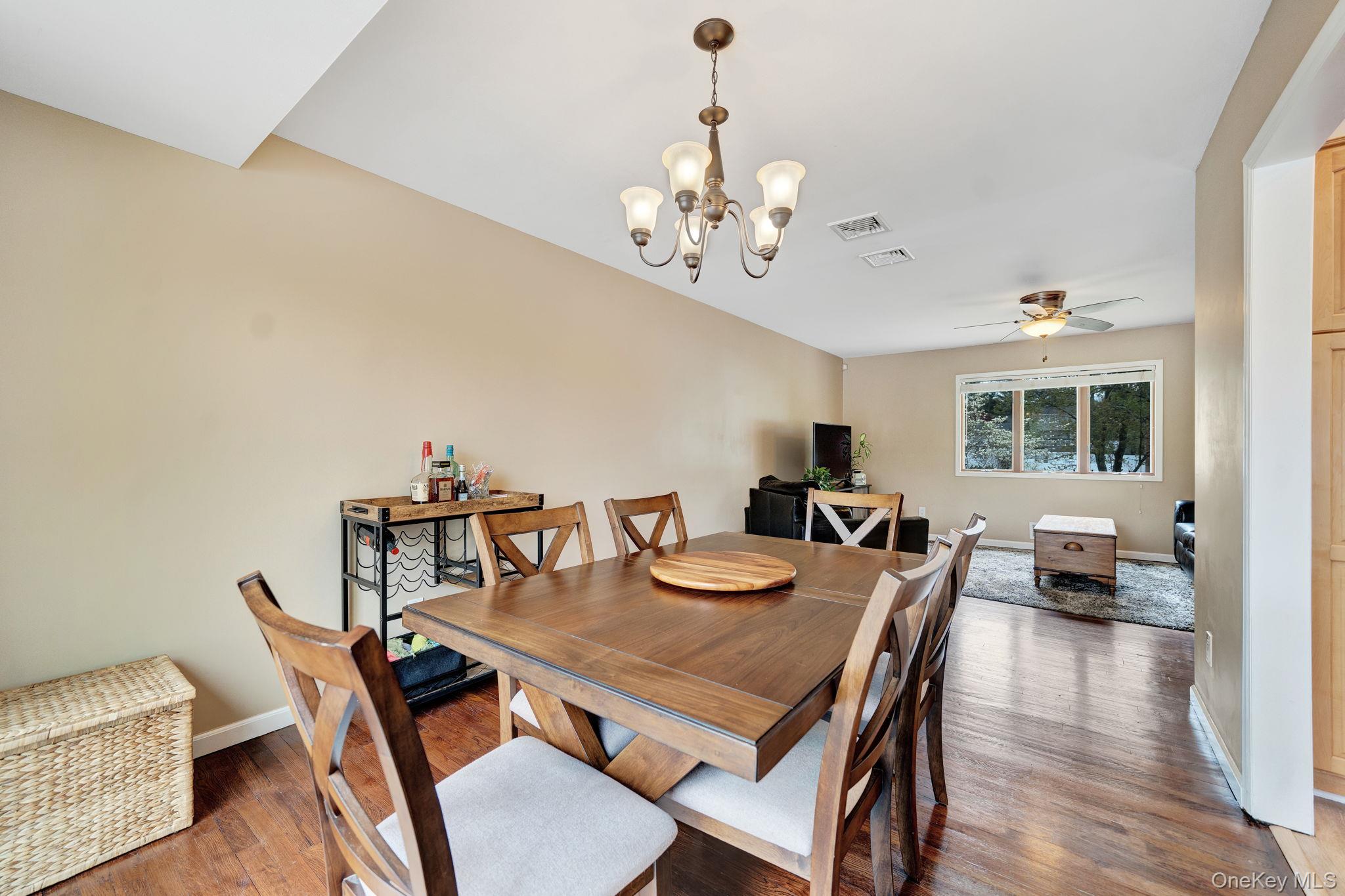 27 Pheasant Drive Commack, NY 11725 - Photo 7 of 33