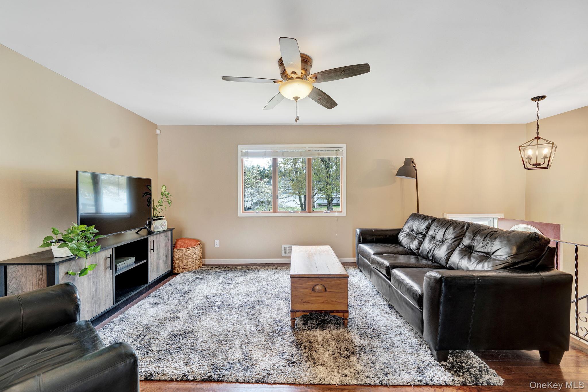 27 Pheasant Drive Commack, NY 11725 - Photo 10 of 33