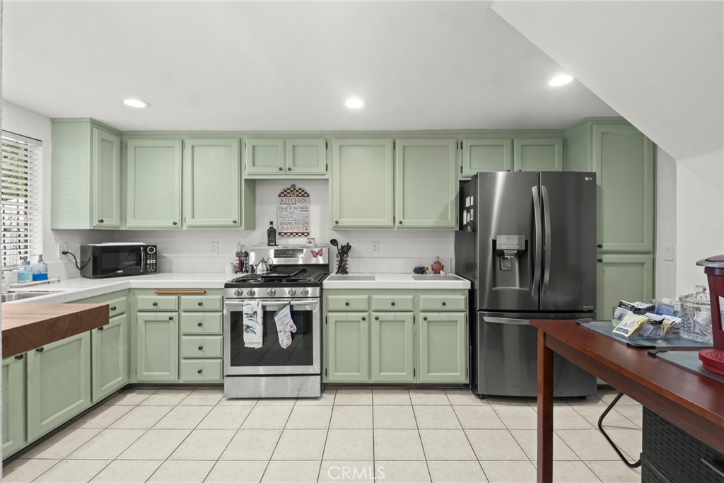 1866 Rory Lane, Unit 5 Simi Valley, CA 93063 - Photo 7 of 36