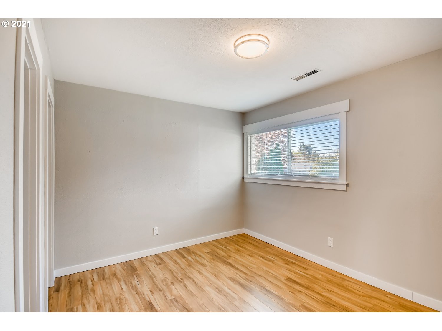 12985 Southwest Walker Road Beaverton, OR 97005 - Photo 13 of 30 Gallery Image 13