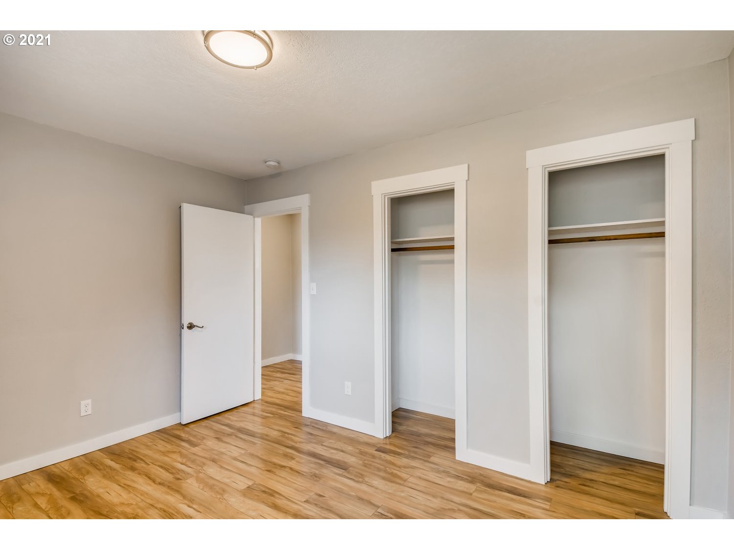 12985 Southwest Walker Road Beaverton, OR 97005 - Photo 15 of 30 Gallery Image 15