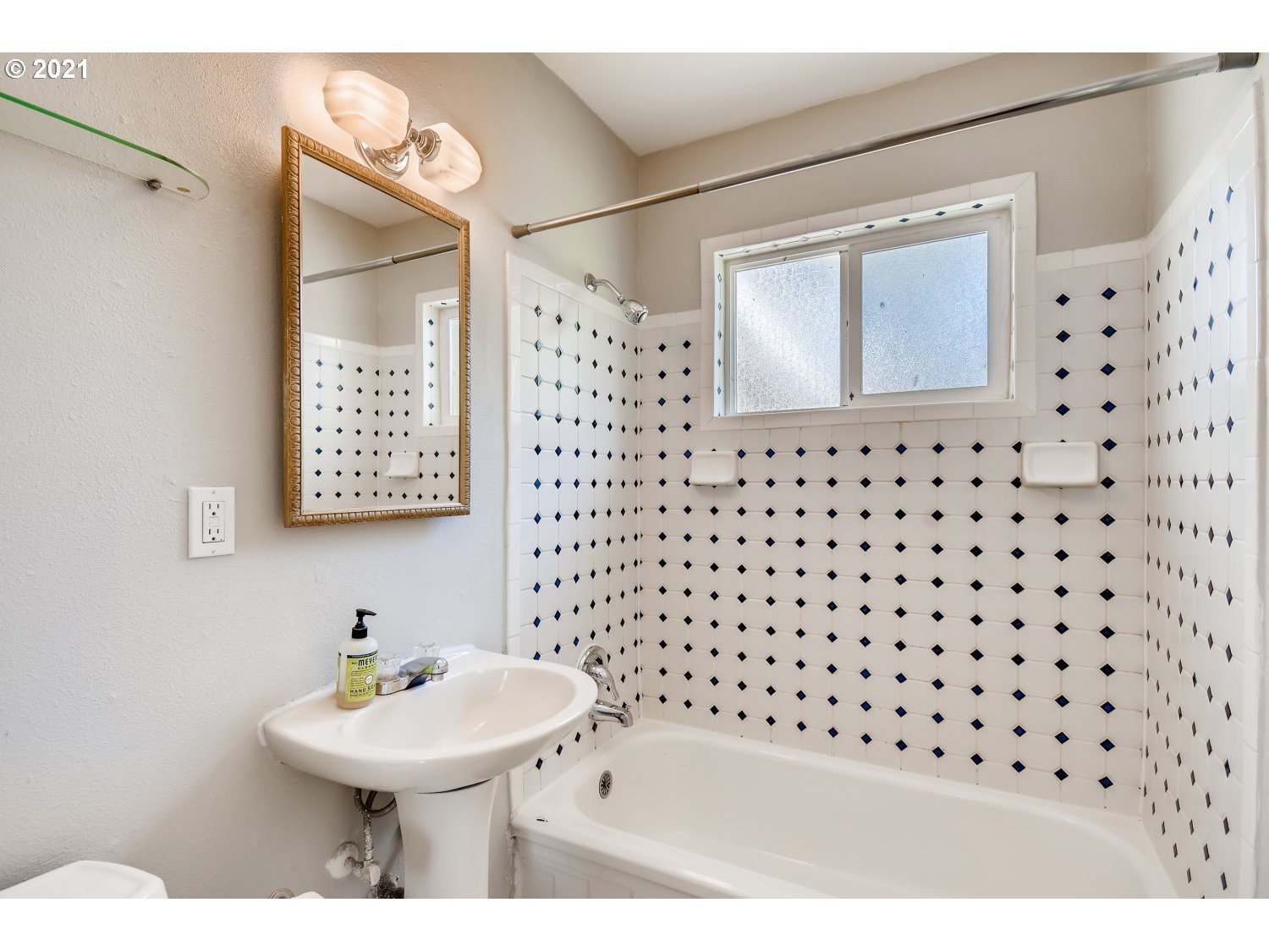 12985 Southwest Walker Road Beaverton, OR 97005 - Photo 17 of 30 Gallery Image 17