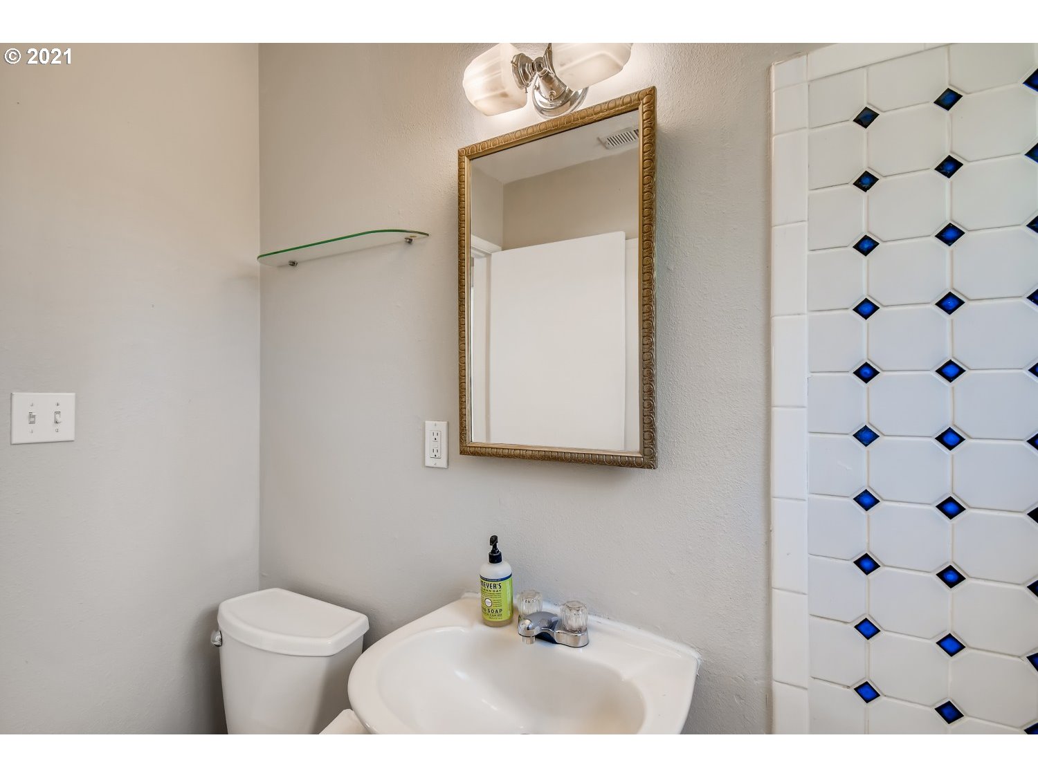12985 Southwest Walker Road Beaverton, OR 97005 - Photo 18 of 30 Gallery Image 18