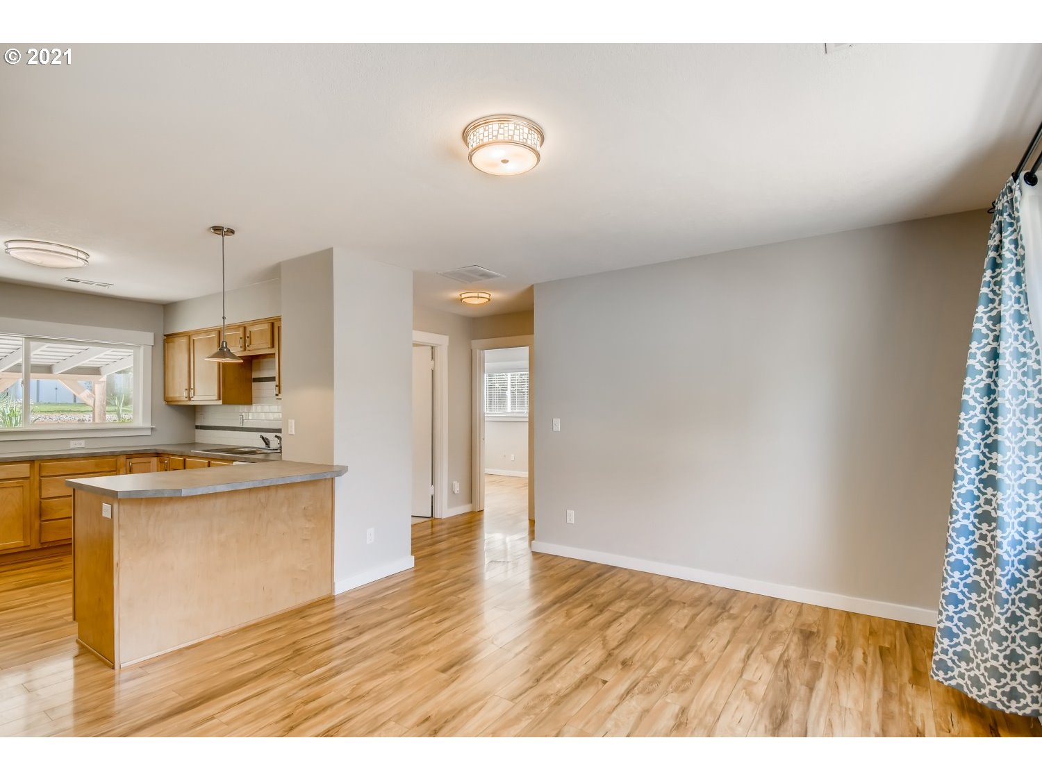 12985 Southwest Walker Road Beaverton, OR 97005 - Photo 6 of 30 Gallery Image 6