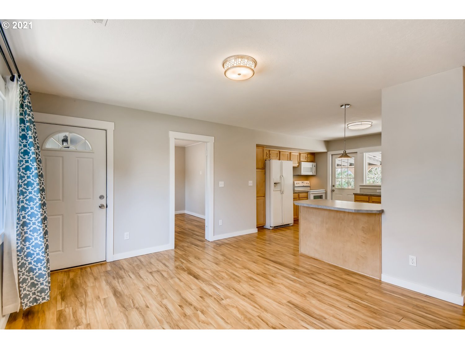 12985 Southwest Walker Road Beaverton, OR 97005 - Photo 7 of 30 Gallery Image 7