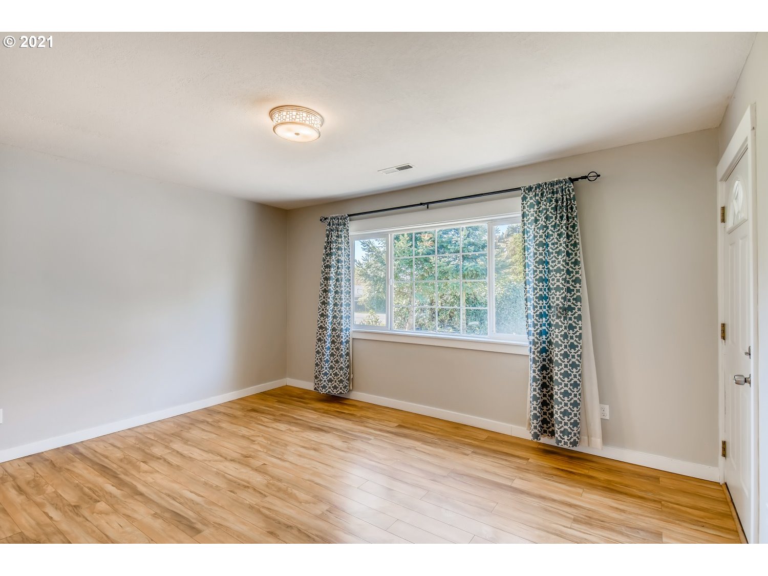 12985 Southwest Walker Road Beaverton, OR 97005 - Photo 9 of 30 Gallery Image 9