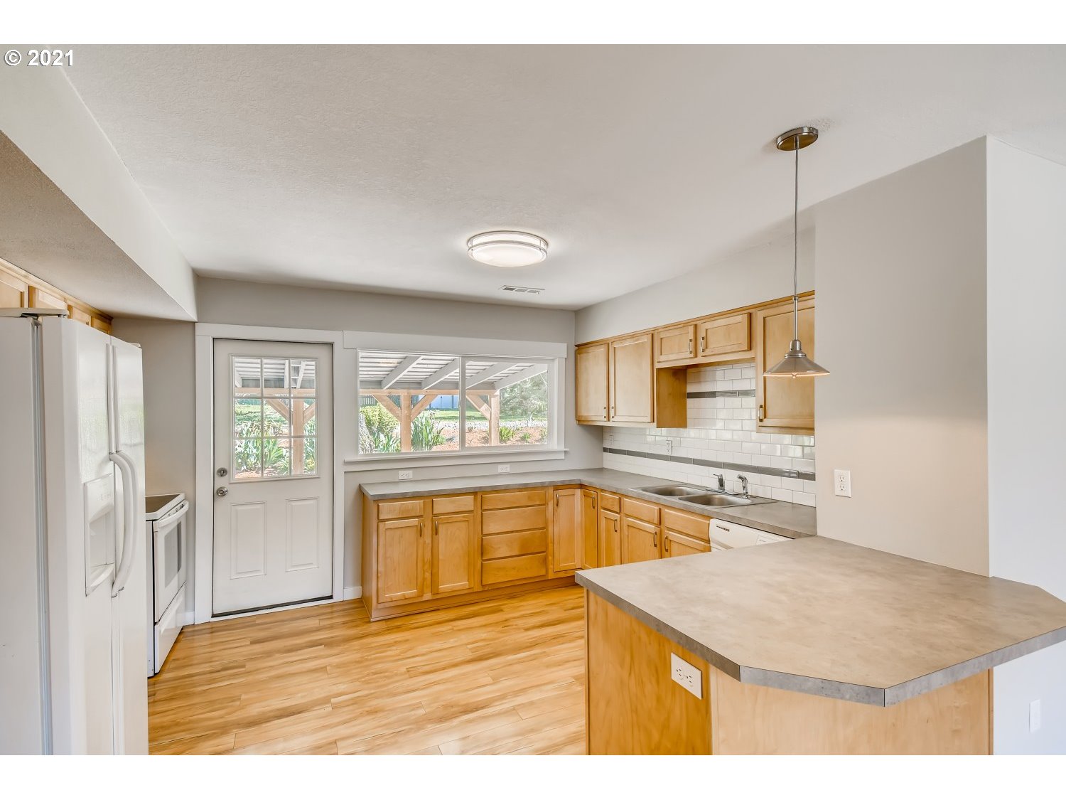 12985 Southwest Walker Road Beaverton, OR 97005 - Photo 10 of 30 Gallery Image 10
