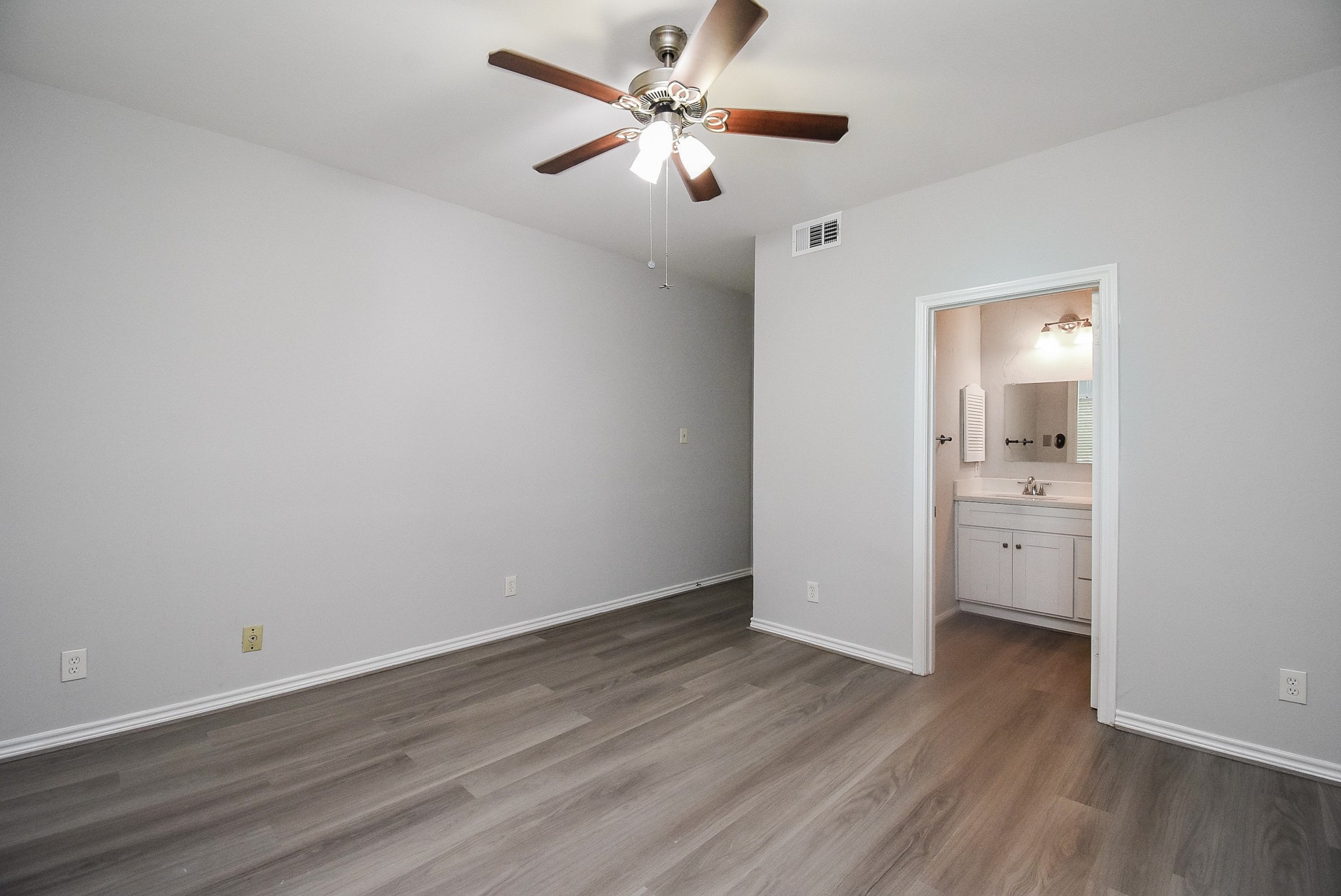 201 Vanderpool Lane, Unit 113 Houston, TX 77024 - Photo 33 of 47