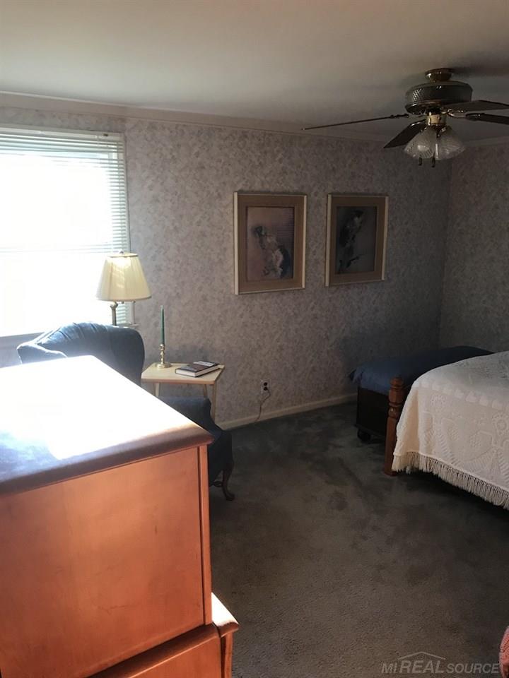 1967 Severn Road Grosse Pointe, MI 48236 - Photo 15 of 27 31370492-14.JPG