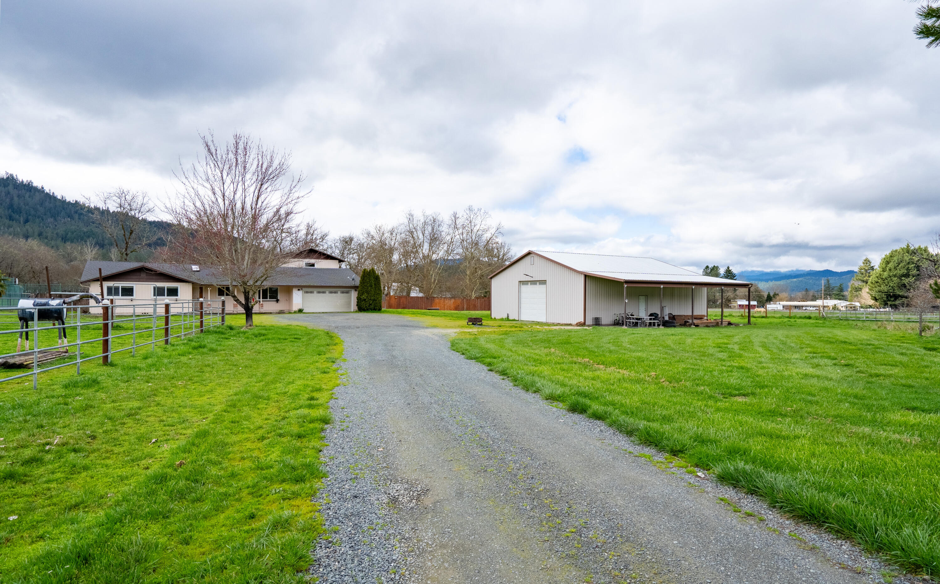 2453 Stringer Gap Road Grants Pass, OR 97527 - Photo 3 of 95