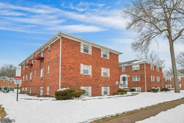 $240,000 | 203 North Beverwyck Road, Unit 1, Lake Hiawatha, NJ 07034